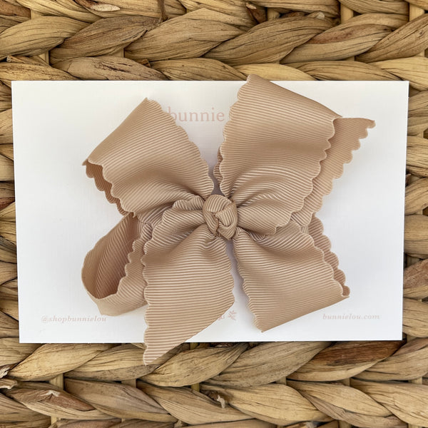 tan scallop edge bow